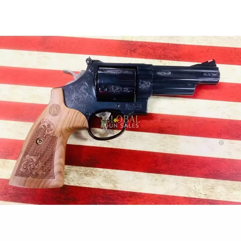 SMITH & WESSON PERFORMANCE CENTER CLASSIC SERIES ENGRAVED MODEL 29-10 .44 MAGNUM 
